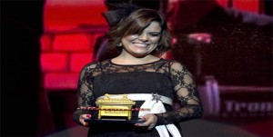 Imagem: A cantora Ana Paula Valadão do grupo mineiro Diante do Trono recebendo o prêmio de Melhor DVD Blu Ray Banda Diante do Trono é destaque da primeira edição do Troféu Promessas