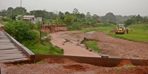 Imagem: Desvio do Rio na Vila Mamed Devido a chuva Córrego teve que ser desviado
