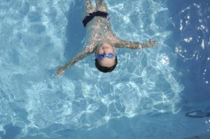 Imagem: piscina1 Aprenda a se livrar de sete doenças que podem atrapalhar suas férias de verão