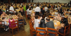 Imagem: CHA BENEFICIENTE EM PROL A APAE 2010 Chá beneficente é realizado em prol da APAE