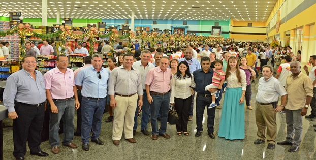Imagem: Inauguracao do Big Master autoridades 01 Big Master inaugura em Rondonópolis com consumidores a espera