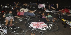 Imagem: manifesto Ciclistas protestam e participam de Bicicletada Nacional em Cuiabá