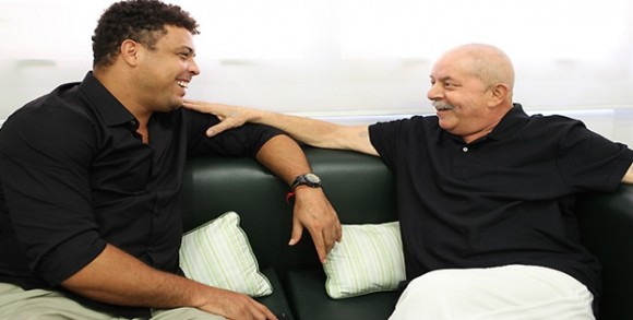 Imagem: Ronaldo e Lula Lula recebe visita de Ronaldo em hospital