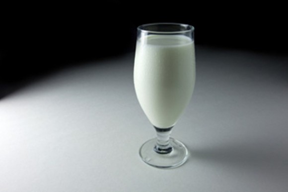 Imagem: copo de leite Leite: confira mitos e verdades