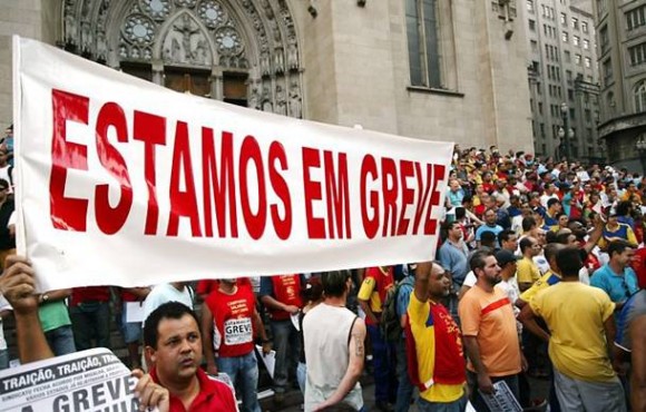 Imagem: greve Em dois anos foram registradas 964 greves no Brasil