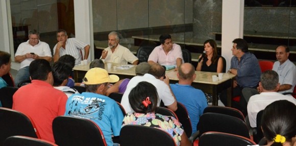 Imagem: Camara Municipal audiencia com promotora Joana do MP Prejudicados pelo SANEAR pescadores buscam ajuda