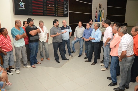 Imagem: Cooperativa dos motoristas de onibus de Pedra Preta Grupo de transportes pede apoio a deputado estadual