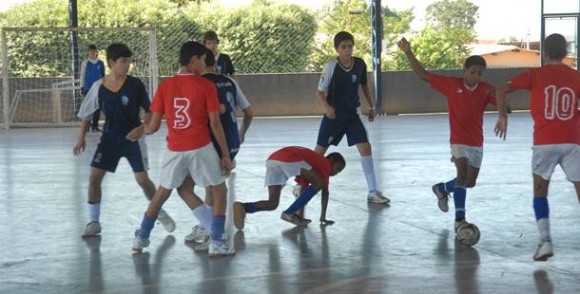 Imagem: Futebol de salao Programa de esporte educacional vai beneficiar mil jovens em Rondonópolis