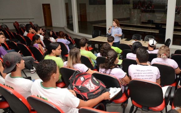 Imagem: Justica eleitoral faz paletra para estudantes na camara municipal 02 Alunos participam de programa sobre voto consciente
