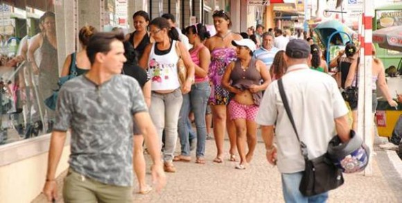 Imagem: PESSOAS NO CENTRO 01 CDL prevê crescimento de 5% para as vendas do Dia dos Pais