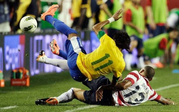 Imagem: SELECAO BRASILEIRA Feliz com evolução do Brasil, Mano pede ‘malandragem’ com jogo duro