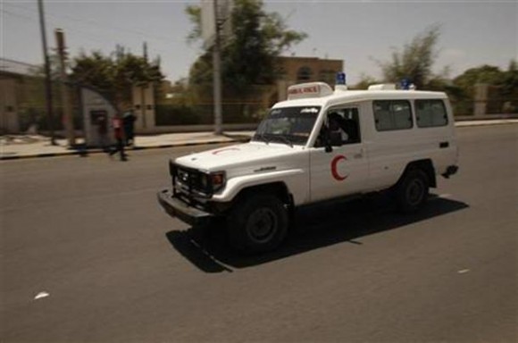 Imagem: ambulância ataque homem bomba 63 pessoas morrem por ataque de homem-bomba no Iêmen