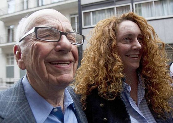 Imagem: empresário Rupert Murdoch e Rebekah Brooks Ex-editora de Murdoch vira ré em escândalo de espionagem