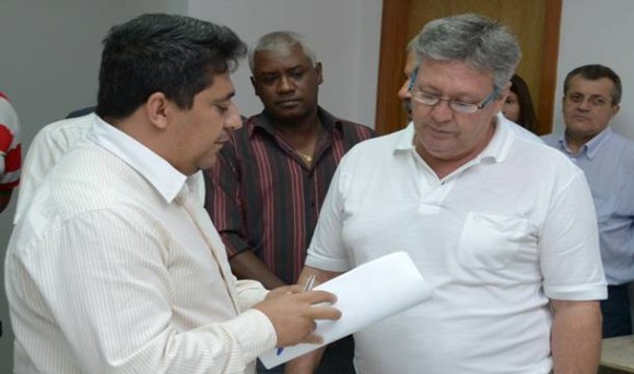 Imagem: posse pichioni Hélio Pichioni assume presidência da Câmara Municipal interinamente