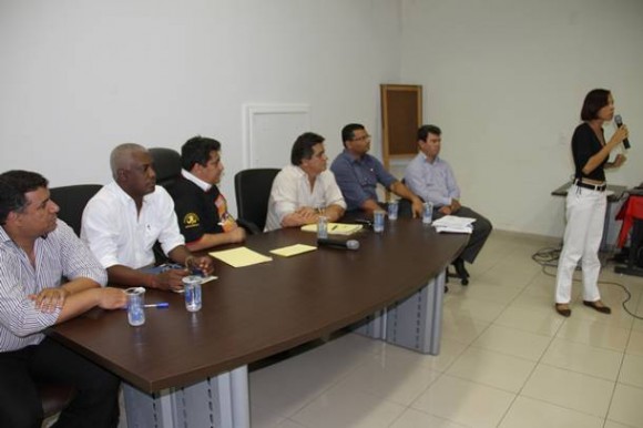 Imagem: sindicato Prefeito se reúne com servidores públicos municipais