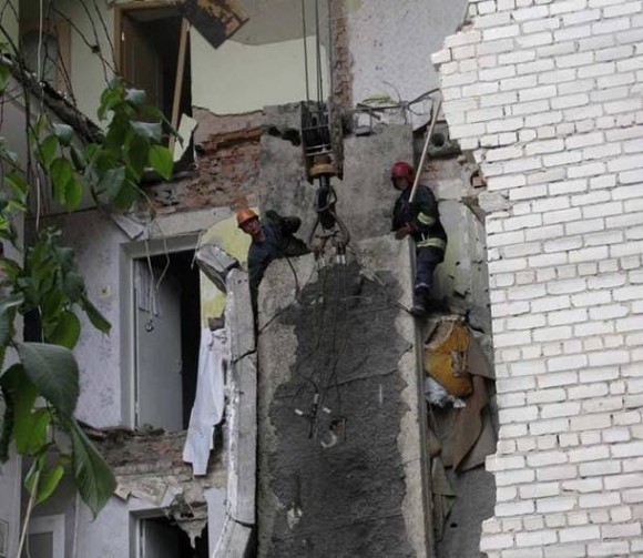 Imagem: CAIU Desmoronamento de prédio residencial mata 1 na Ucrânia