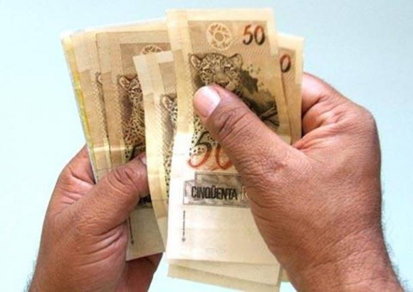Imagem: DINHEIRO Prefeitura paga 13º salário a servidores