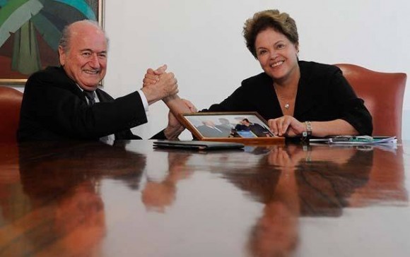 Imagem: Dilma e Blatter Dilma aprova lei geral da Copa com seis vetos