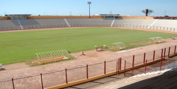 Imagem: Estadio Luthero Lopes gramado Cobertura do estádio agora sai