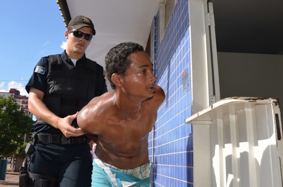 Imagem: PM prende acusado de atirar no proprietario da drogaria buriti 01 Acusado de atirar em dono de farmácia é preso pela PM