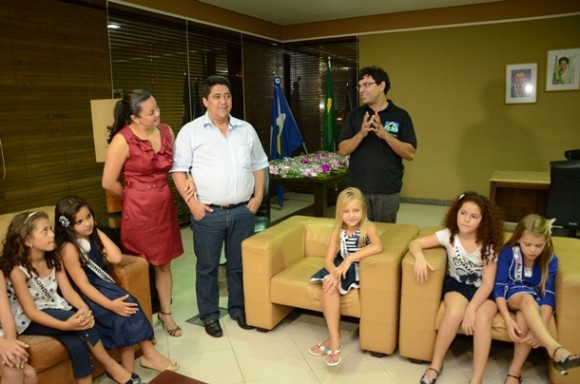 Imagem: Prefeitura recebe as candidatas a miss 03 Candidatas a Miss Infantil são recepcionadas pelo prefeito