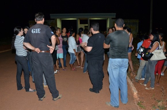Imagem: Sejudh reunidos com familiares 02 Pente fino na Mata Grande causa revolta em presos