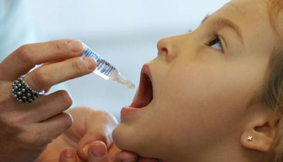 Imagem: vacina Cerca de 2 mil crianças ainda não foram imunizadas contra Pólio