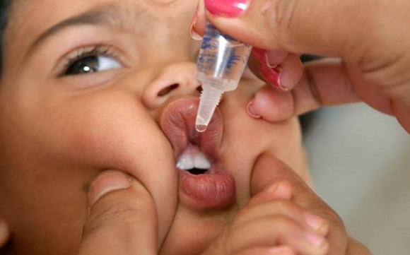 Vacinação gotinha na boca