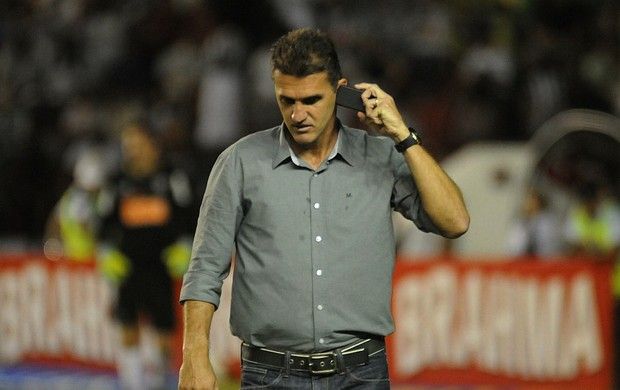 Imagem: Mancini Mancini mostra decepção com Paraná e emenda: 'Fim de carreira'