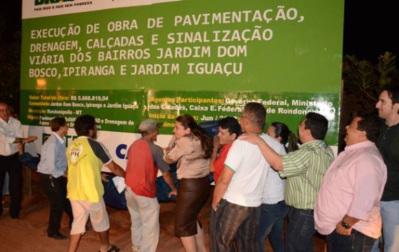 Imagem: Prefeitura Municipal lancamento do asfalto do Jardim Iguassu Pavimentação asfáltica é lançada no Jardim Iguaçu