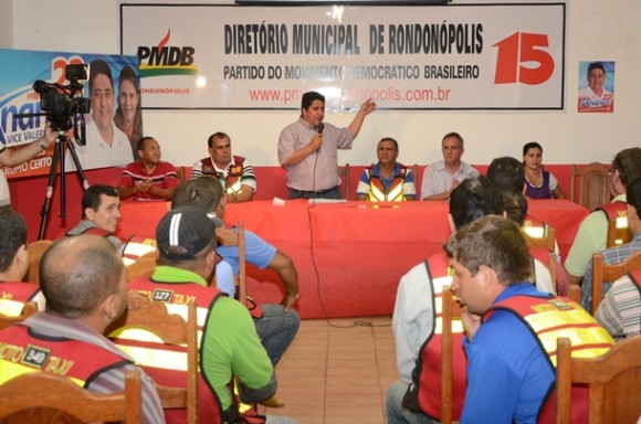 Imagem: Ananias Filho faz reuniao com os mototaxistas 02 Ananias se reúne com mototaxistas
