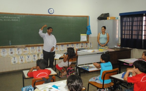 Imagem: DSC 02463 Professores iniciam as atividades do Projeto Educação em Libras na Escola
