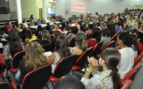 Imagem: audiencia publica População lota Câmara Municipal em defesa de Assistentes Sociais e Psicólogos