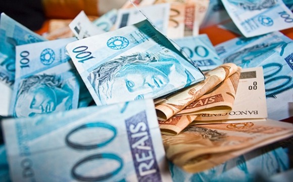 Imagem: dinheiro Pagamento do 13º salário deve alcançar R$ 130 bilhões