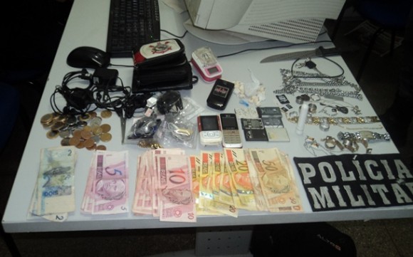 Imagem: drogas e motos Polícia Militar prende quadrilha envolvida no tráfico de drogas