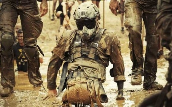 Imagem: militar Militar sem pernas e com um braço faz corrida de resistência nos EUA