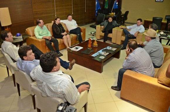 Imagem: reuniao deputados na prefeitura Ananias convoca bancada do PR para resolver questões da Saúde