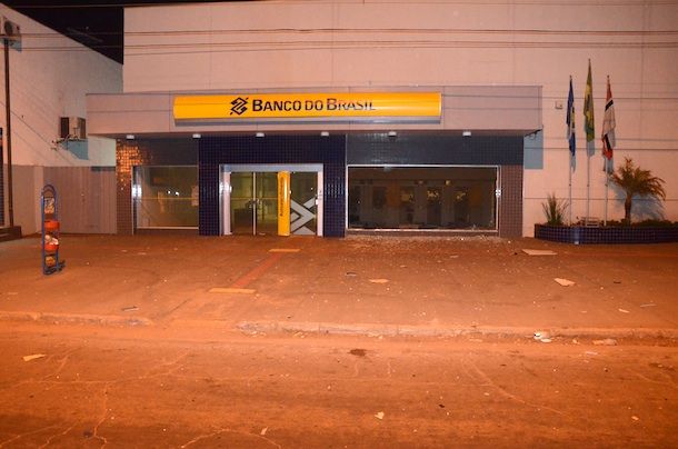 Imagem: Agencia do Banco do Brasil foi arrombada na Vila Operaria  02