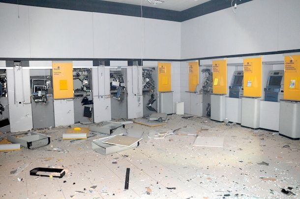 Imagem: Agencia do Banco do Brasil foi arrombada na Vila Operaria  05