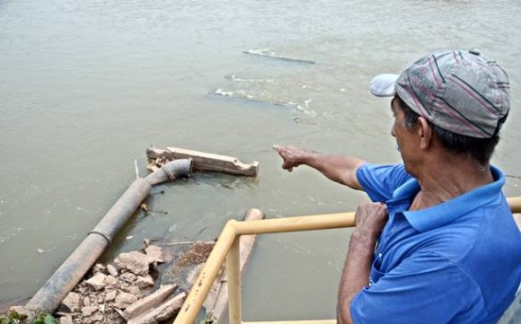 Imagem: Operador de captação SANEAR Falta de chuva compromete abastecimento de água em Rondonópolis