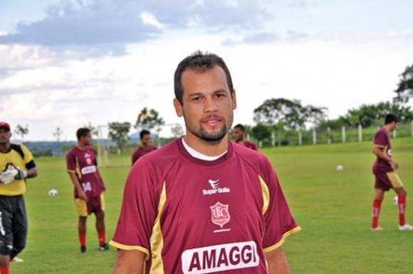 Imagem: PAULO ALMEIDA1 Capitão do título santista de 2002 vive esquecido no Mato Grosso