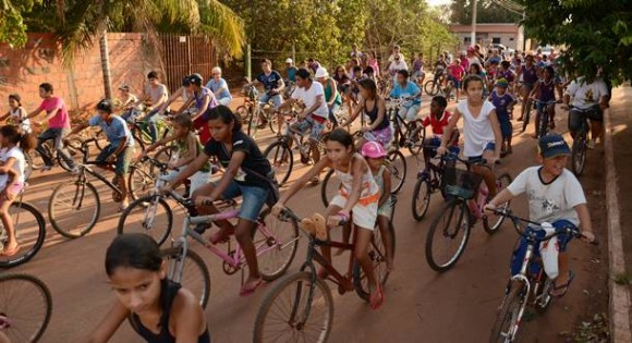 Imagem: pedalada escola Carlos Pereira Barbosa Escola promove pedalada pela educação no trânsito
