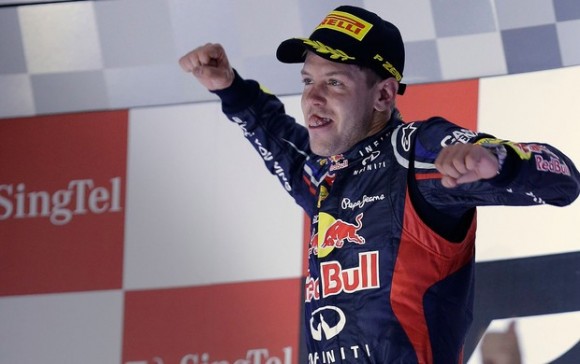 Imagem: vettel2 Hamilton quebra, e vitória cai no colo de Vettel em Cingapura; Massa é 8º