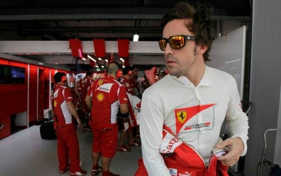 Imagem: ALONSO Alonso critica promessas da Ferrari: 'Muito papo e poucas atualizações'