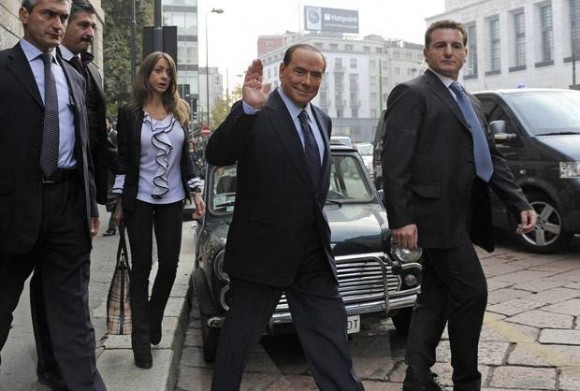 Imagem: Beslusconi Berlusconi nega ter feito sexo com jovem marroquina