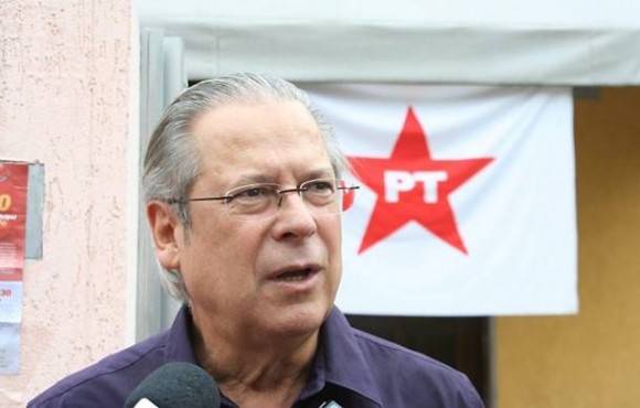 Imagem: Jose Dirceu Dirceu e mais três réus do mensalão entregam passaportes ao Supremo