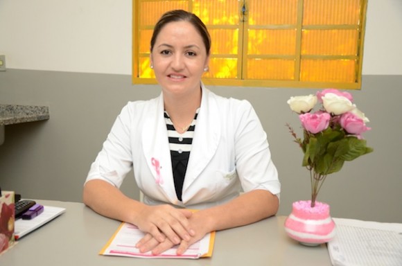 Imagem: Marcia Rocha enfermeira do PSF Serra Dourada Ações do ‘Outubro Rosa’ são realizadas no PSF do Serra Dourada