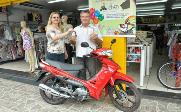 Imagem: premiação CDL promove entrega de motos sorteadas no Liquidaqui