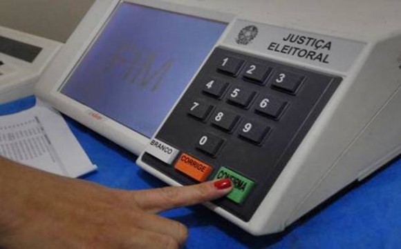 Imagem: urna Várzea Grande pode ter nova eleição, juíza determina conferência de votação