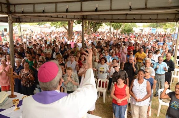 Imagem: DIA DE FINADOS 2 Rondonopolitanos lotam cemitérios para prestar homenagem no Dia de Finados